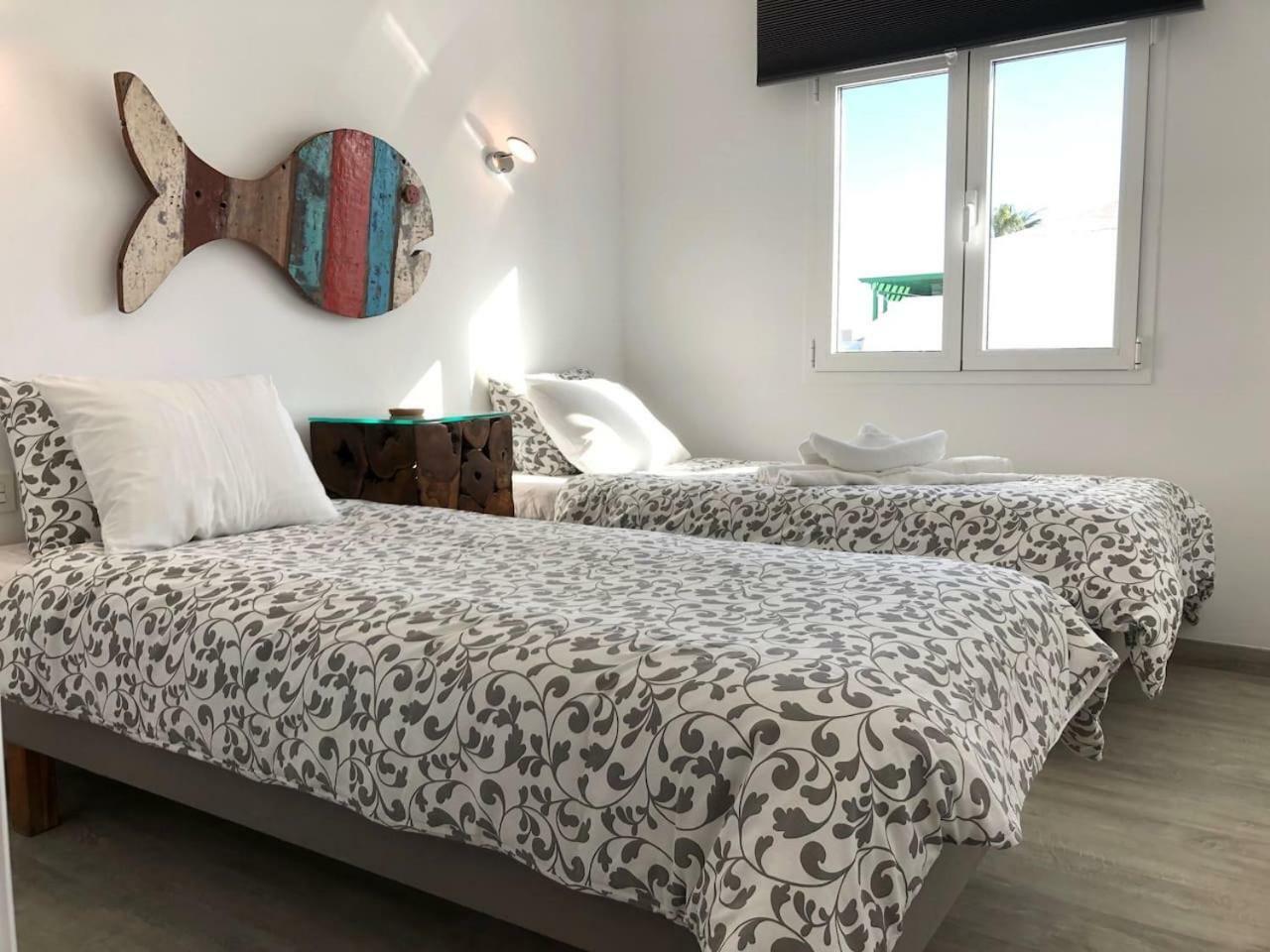 Sea Breeze With Shared Pool And Near The Beach Lägenhet Costa Teguise Exteriör bild