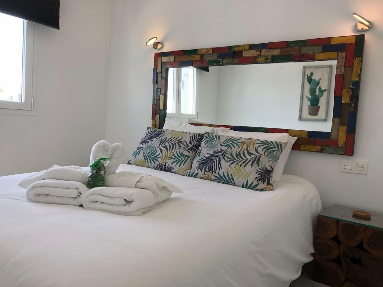 Sea Breeze With Shared Pool And Near The Beach Lägenhet Costa Teguise Exteriör bild