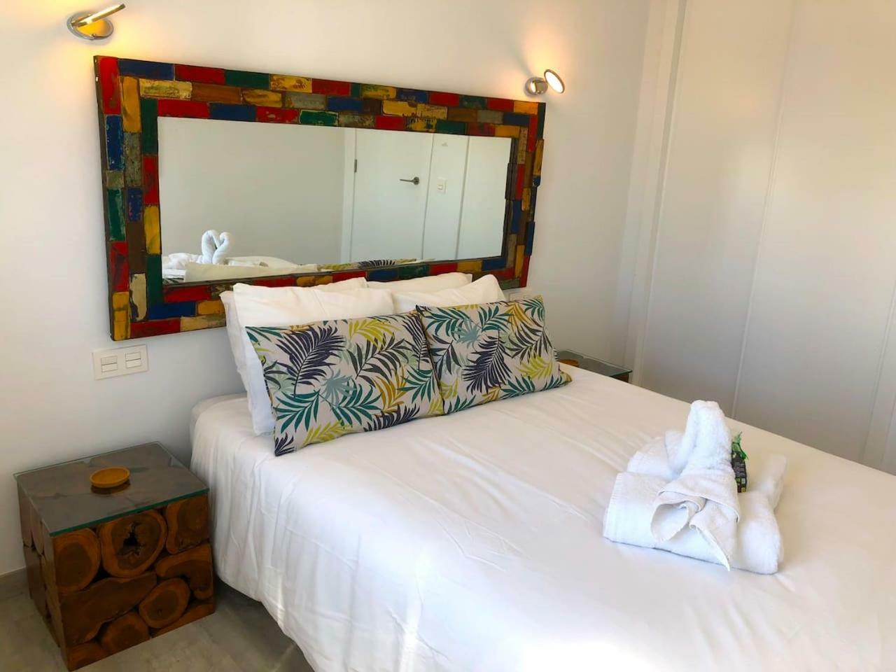 Sea Breeze With Shared Pool And Near The Beach Lägenhet Costa Teguise Exteriör bild